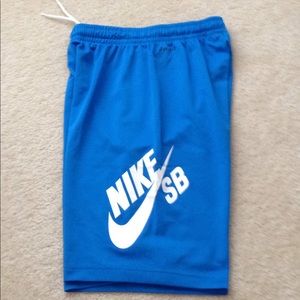 Boys Nike short size XL